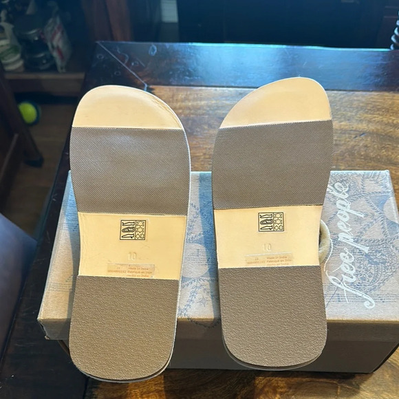 Free People Beige ‘cafe’ Hadden Sandals size 10 NIB - Picture 2 of 5